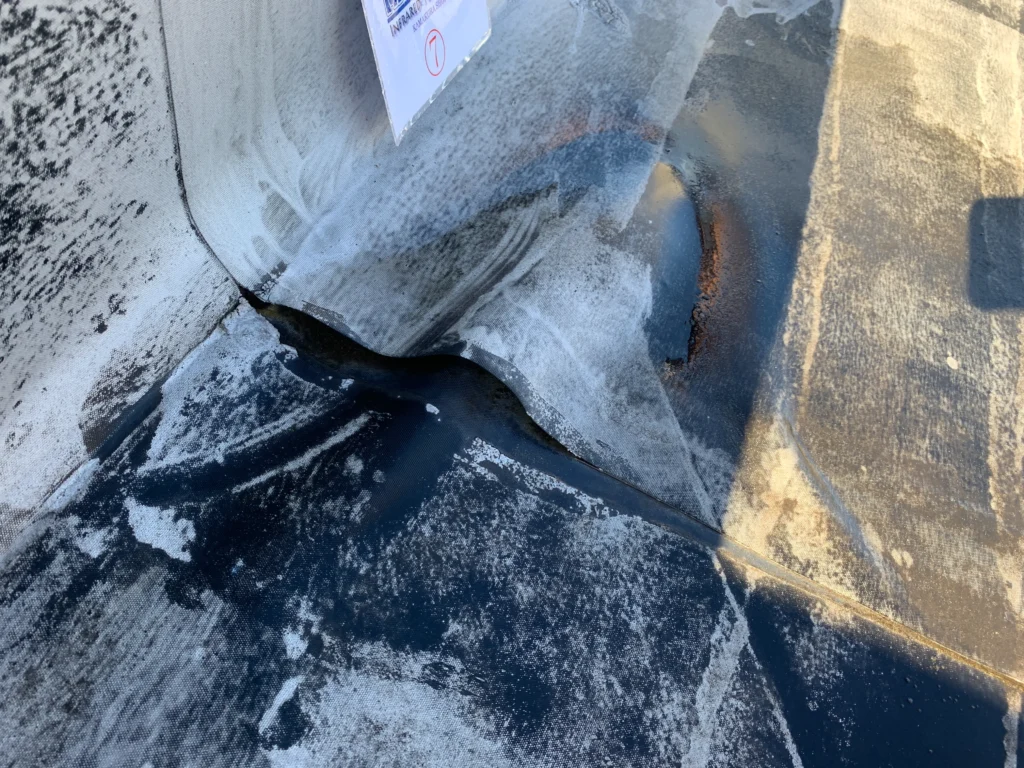 防水シートの剥がれ